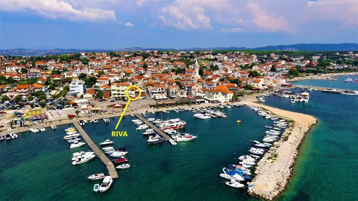 Apartments & Fastfood Riva Pakostane 0*,  Croatia
