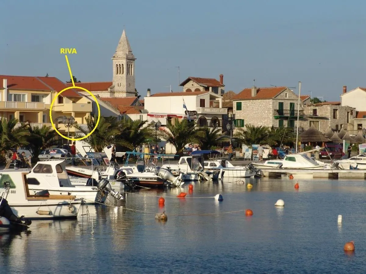 Apartments & Fastfood Riva Pakostane
