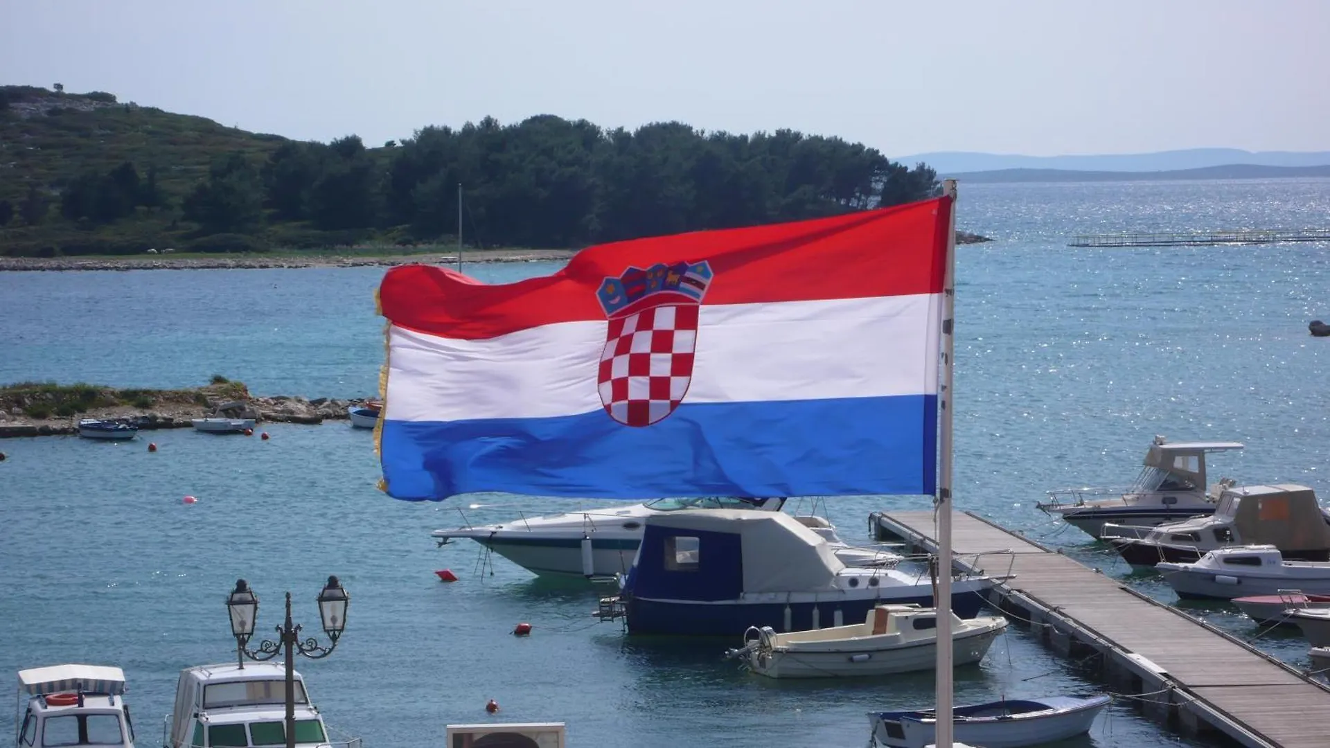 Apartments & Fastfood Riva Pakostane