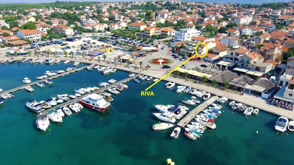 Apartments & Fastfood Riva Pakostane Croatia